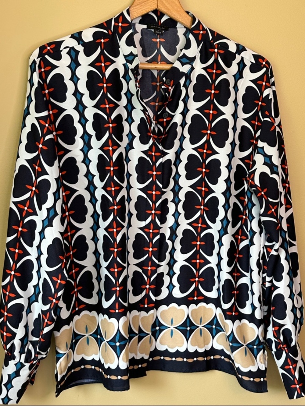 Ann Taylor Bold Geometric Navy and Cream Long Full Sleeve Blouse